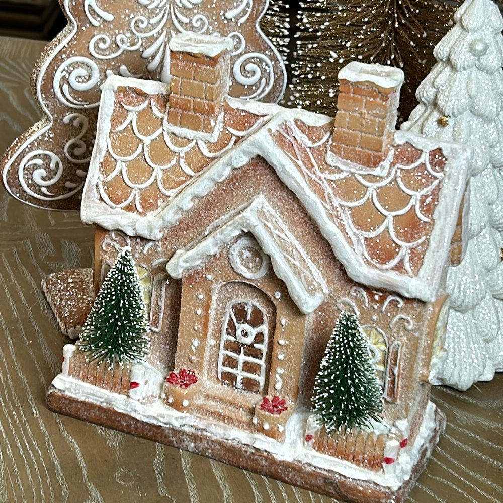 NEW! Christmas Holiday Gingerbread Winter Village Cottage Home House - Picture 9 of 9